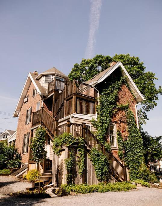 Creative Private Attic 1Br Suite Honey Brook Екстериор снимка